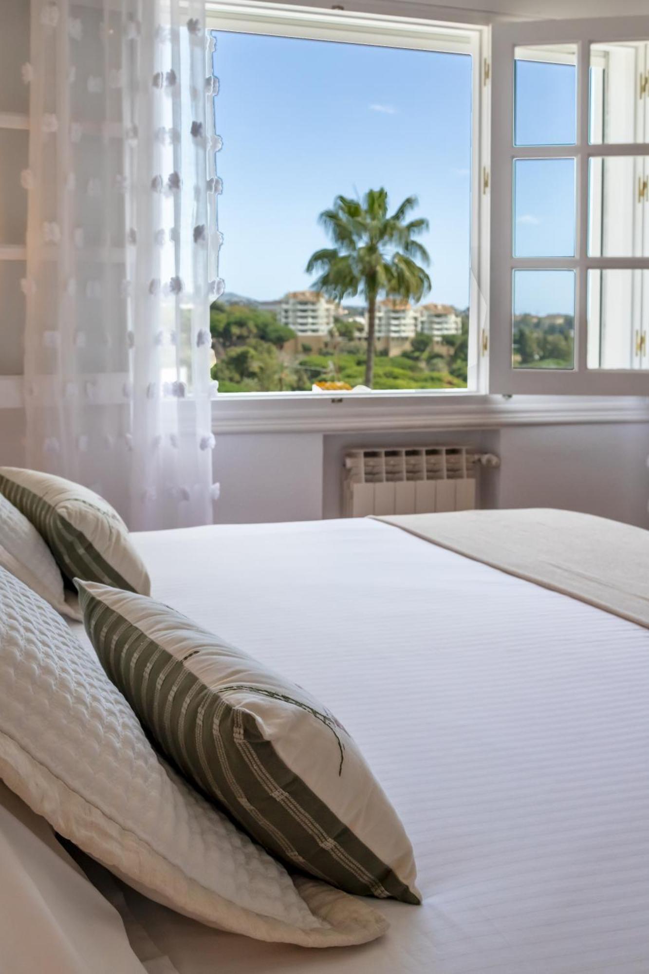 Bed and Breakfast Aurora Boutique House - Only Adults Марбелья Экстерьер фото